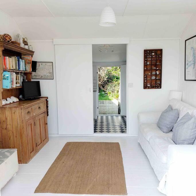 Sea Forever - Beautiful Chalet Which Overlooks The Sea! Amazing Views,Lovely Interior And Set Within The Best Part Of Lyme With Beaches, Restaurants And Harbour All On Your Doorstep! Rated Highly Lyme Regis Exterior foto